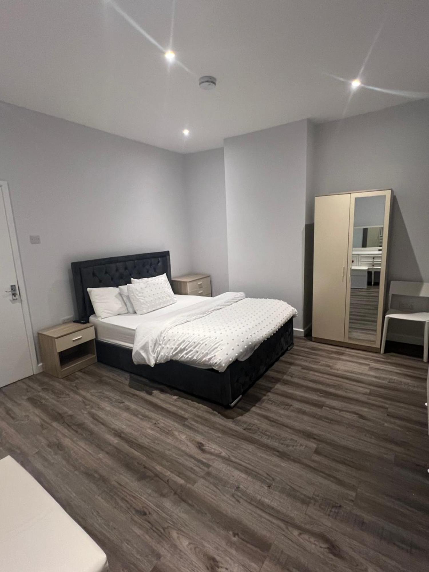 Spencer Bridge Rooms By Afl Northampton Extérieur photo